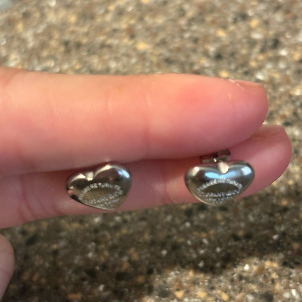 Tiffany & Co. Silver Heart Stud GWP Earrings - Picture 3 of 5